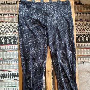 Lululemon leggings 🍋 size 6, knee length 🖤